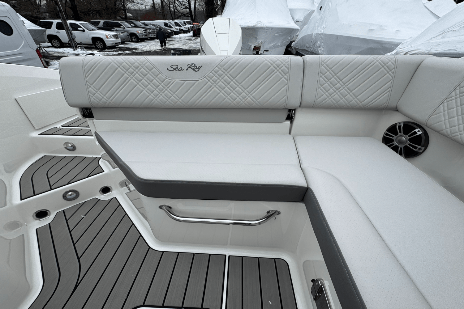 Slide: The Image of Sea Ray SDX 250 Outboard 2025 - 16