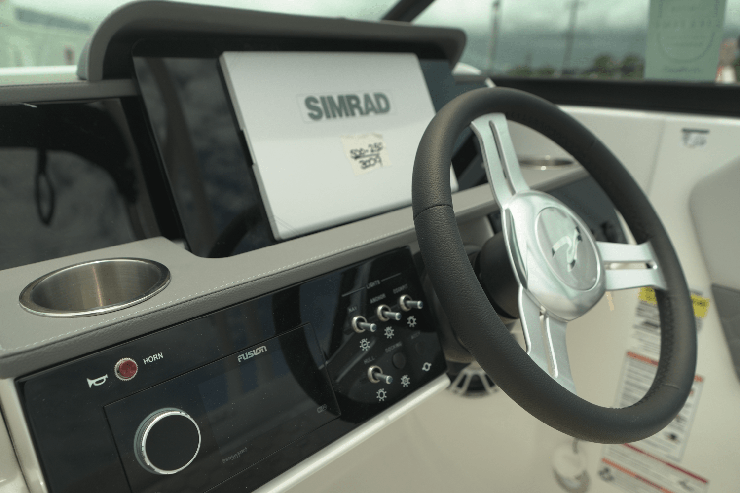 Slide: The Image of Sea Ray SDX 250 Outboard 2025 - 16