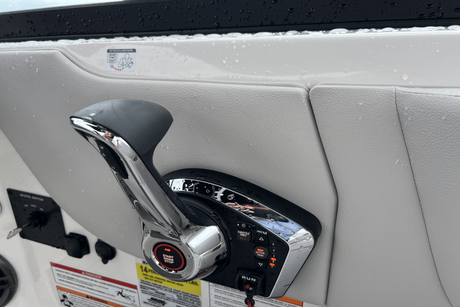 Slide: The Image of Sea Ray SDX 250 Outboard 2025 - 16