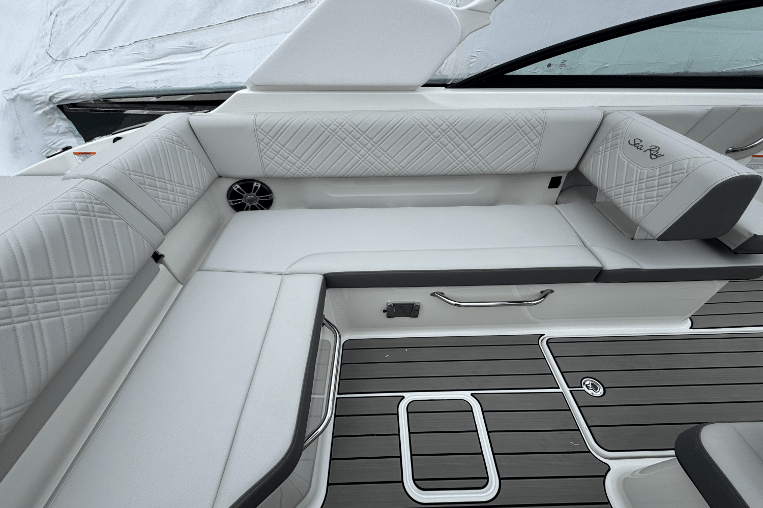 Slide: The Image of Sea Ray SDX 250 Outboard 2025 - 17