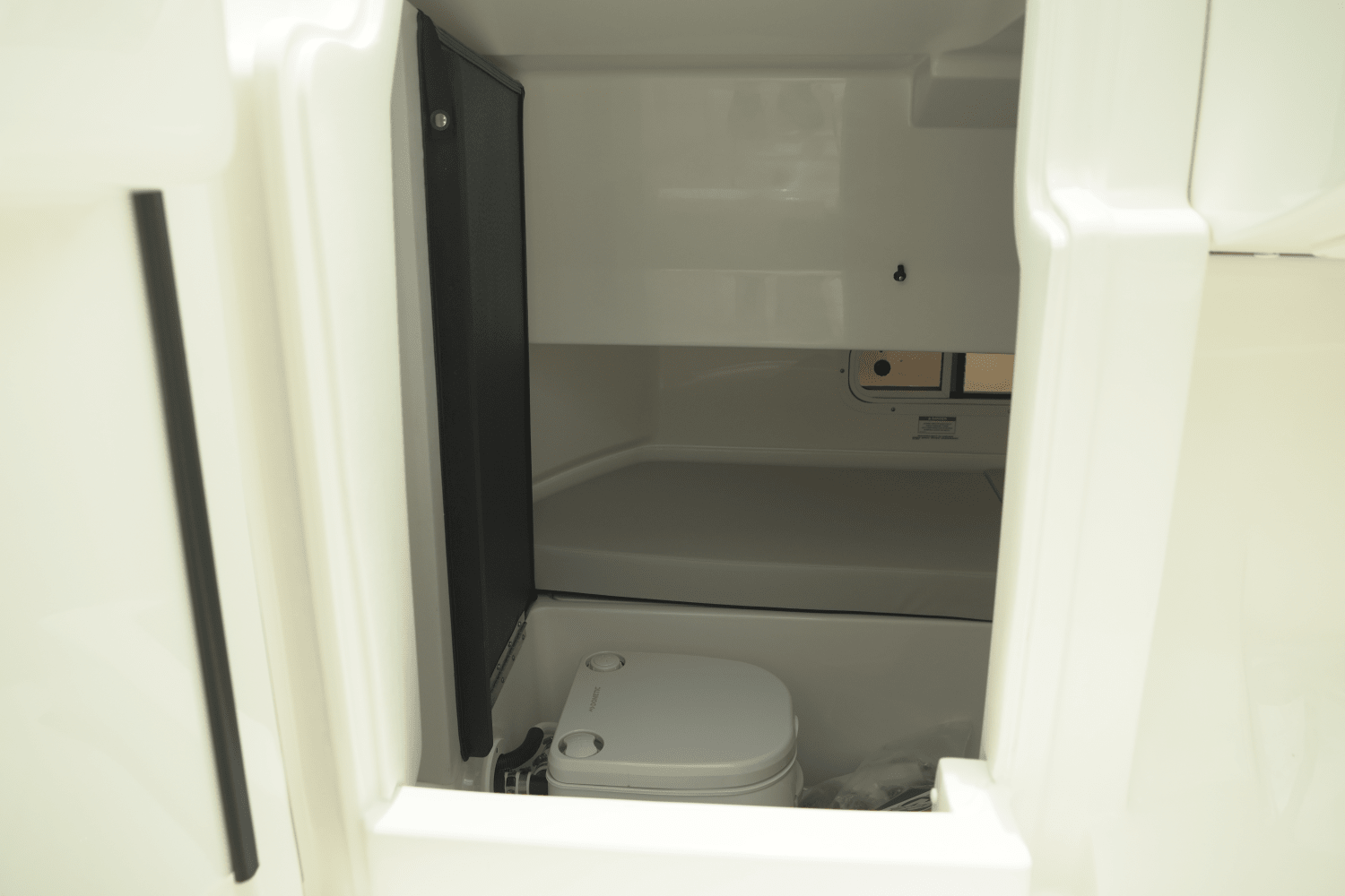 Slide: The Image of Sea Ray SDX 250 Outboard 2025 - 17