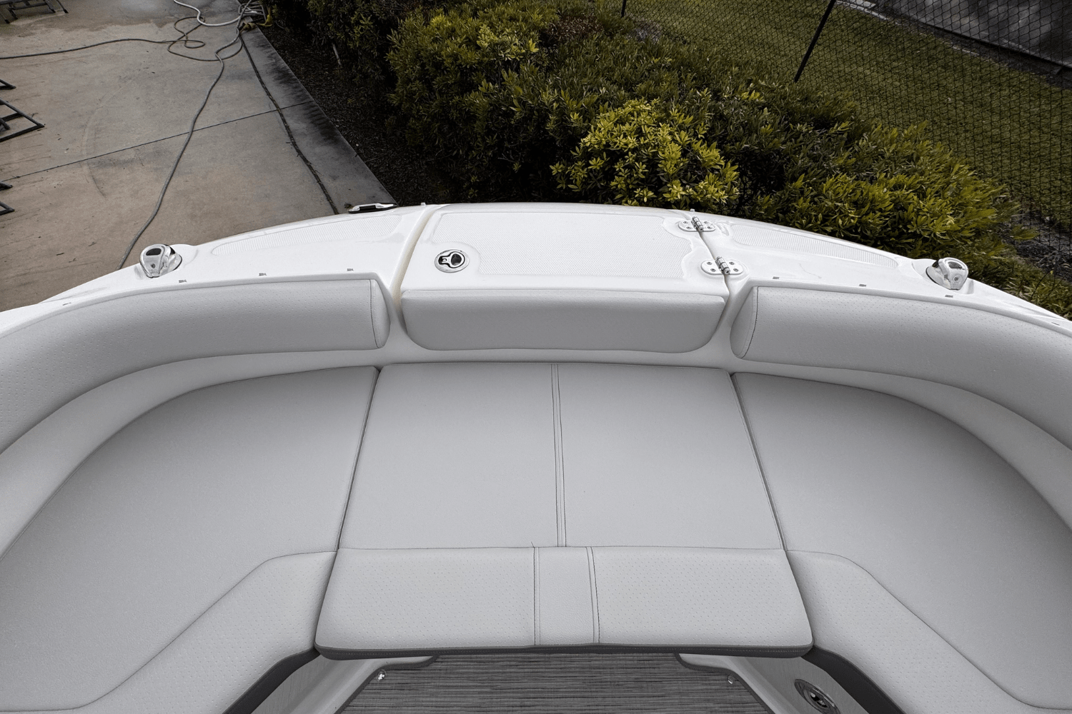 Slide: The Image of Sea Ray SDX 250 Outboard 2025 - 17