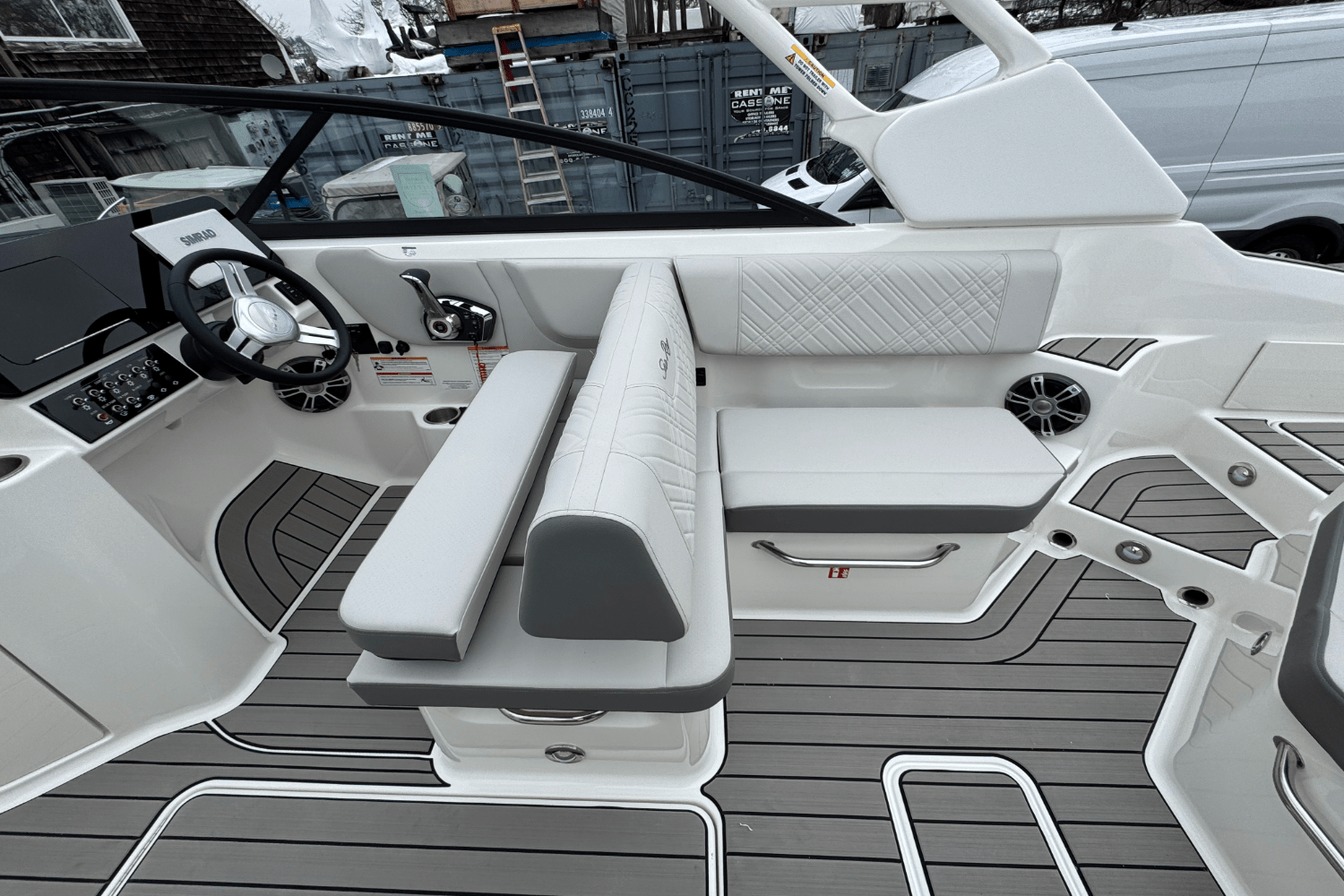 Slide: The Image of Sea Ray SDX 250 Outboard 2025 - 18