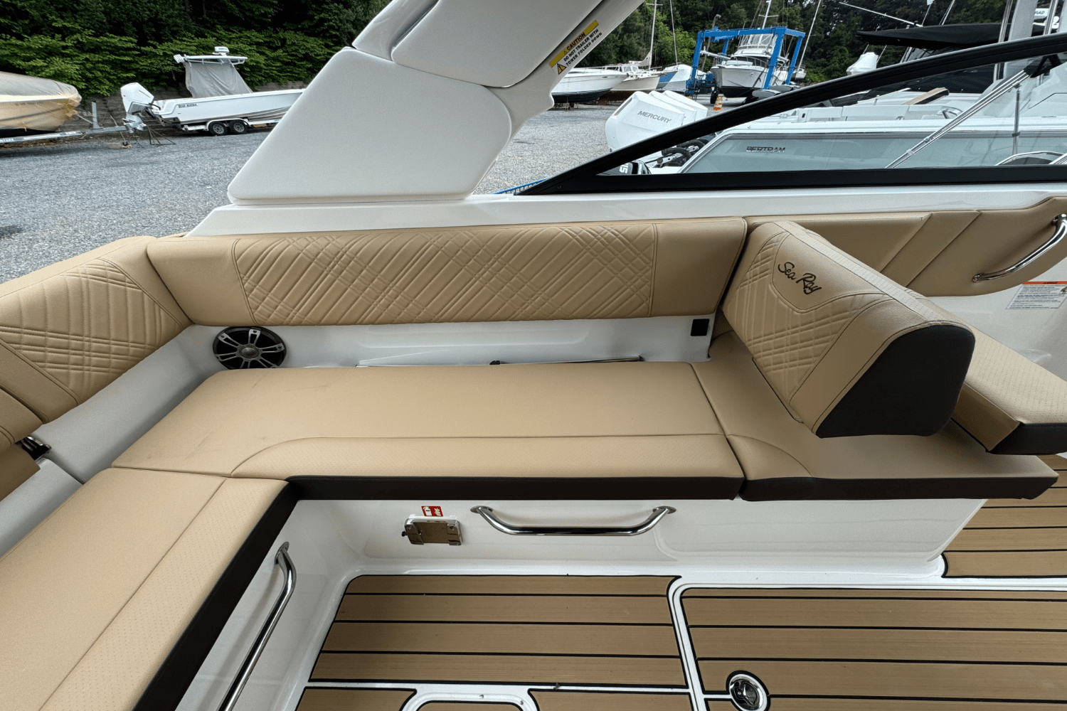 Slide: The Image of Sea Ray SDX 250 Outboard 2025 - 18