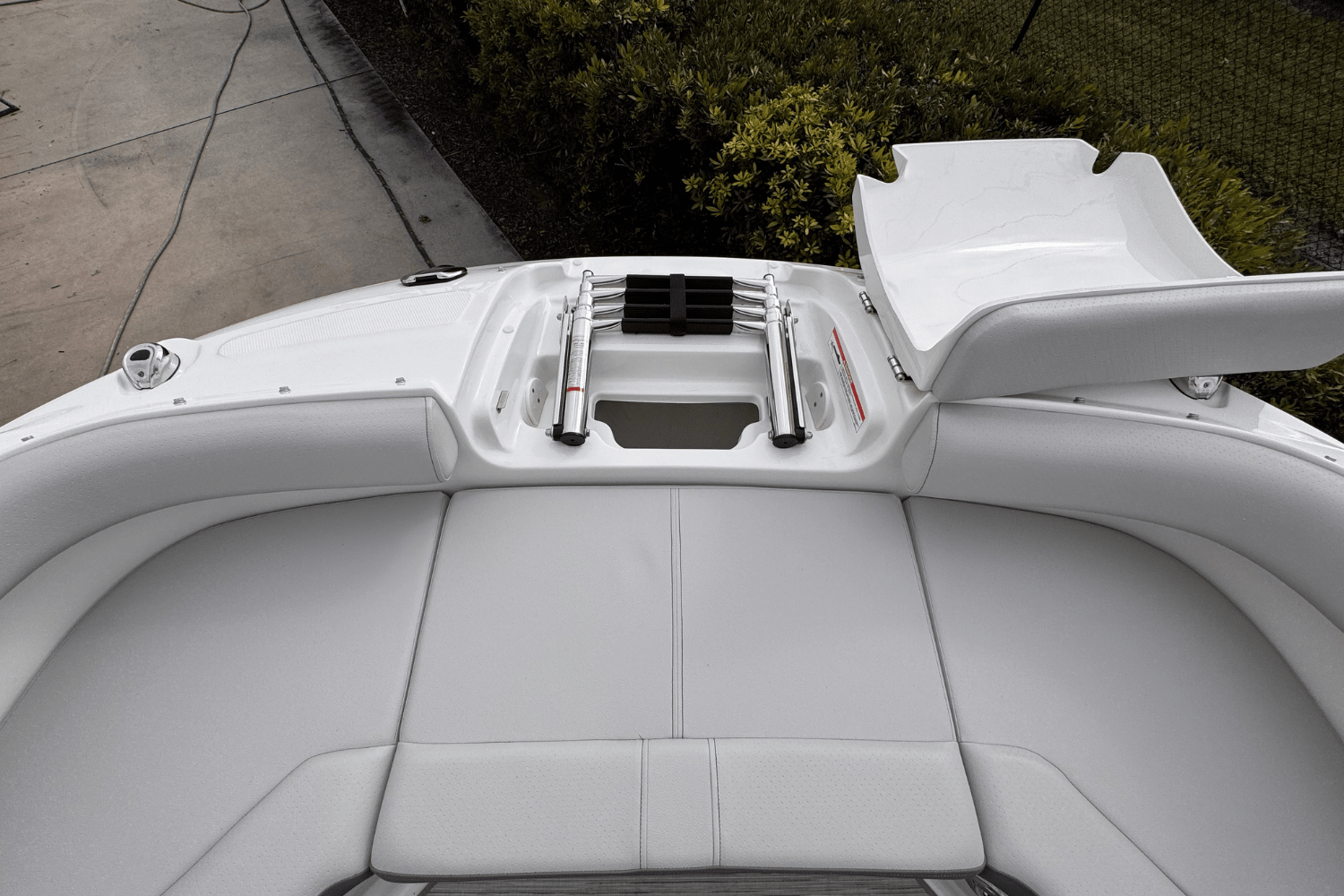 Slide: The Image of Sea Ray SDX 250 Outboard 2025 - 18