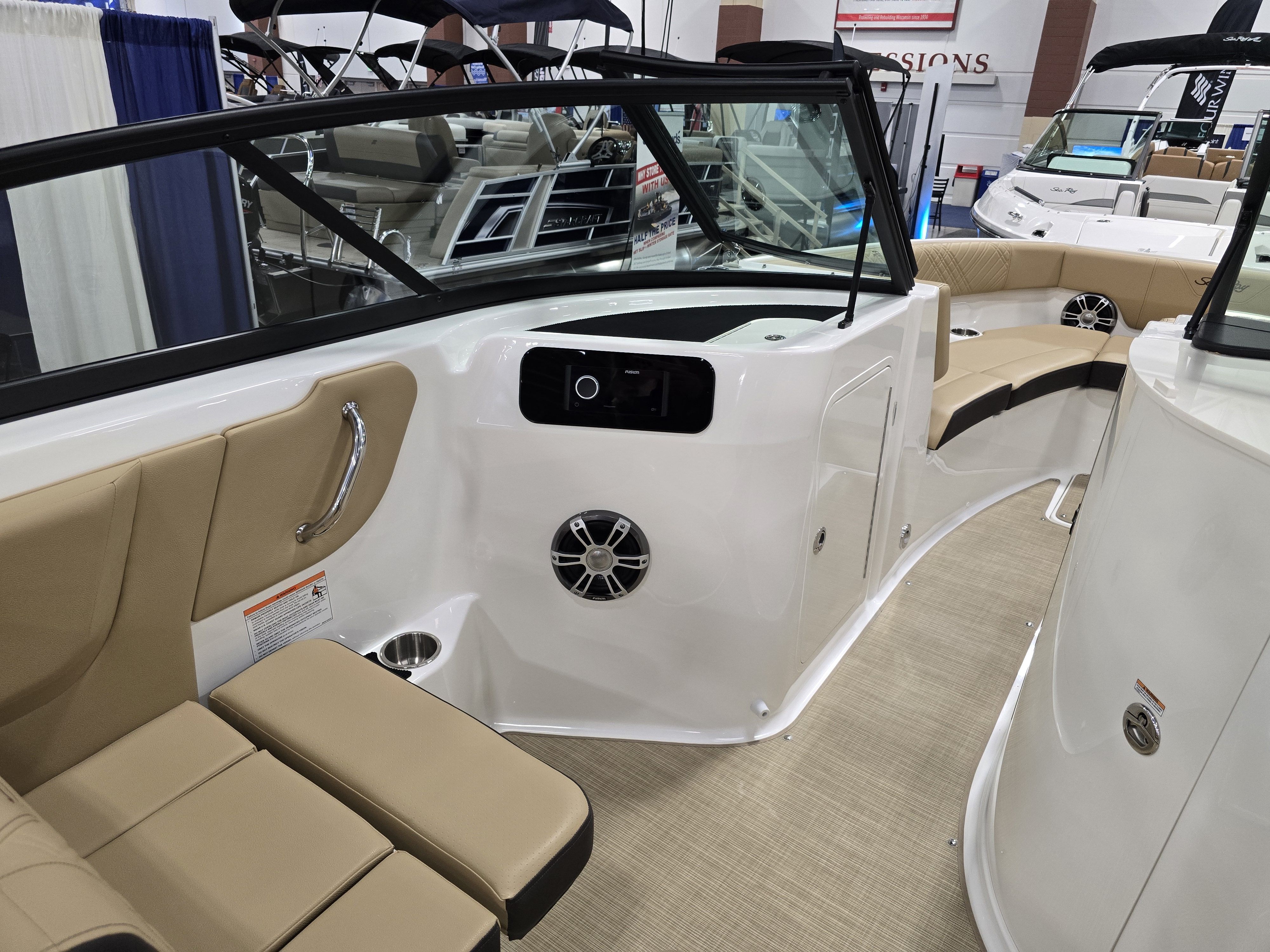 Slide: The Image of Sea Ray SDX 250 Outboard 2025 - 19