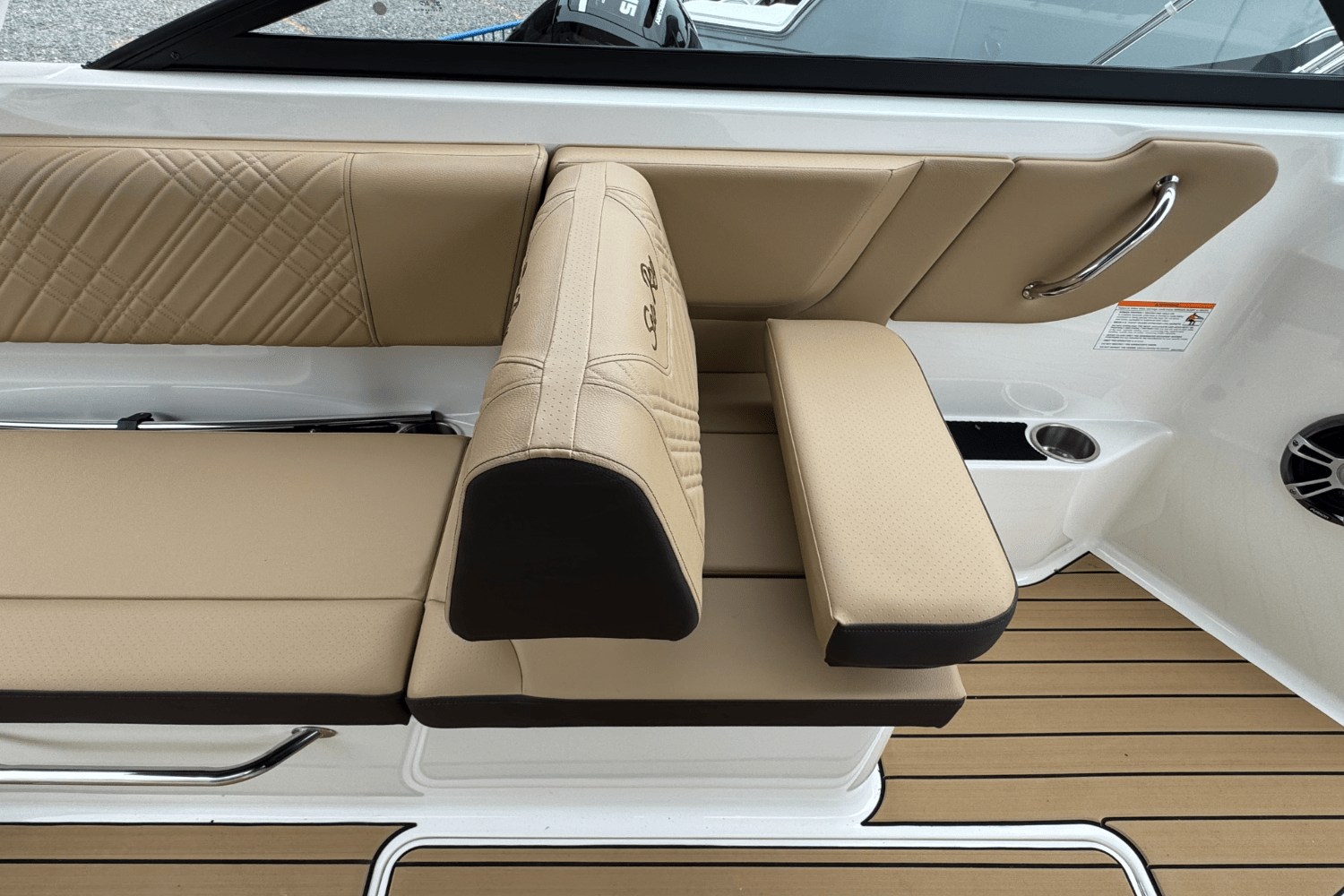 Slide: The Image of Sea Ray SDX 250 Outboard 2025 - 19