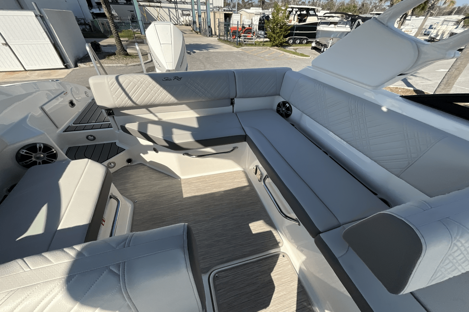 Slide: The Image of Sea Ray SDX 250 Outboard 2025 - 19