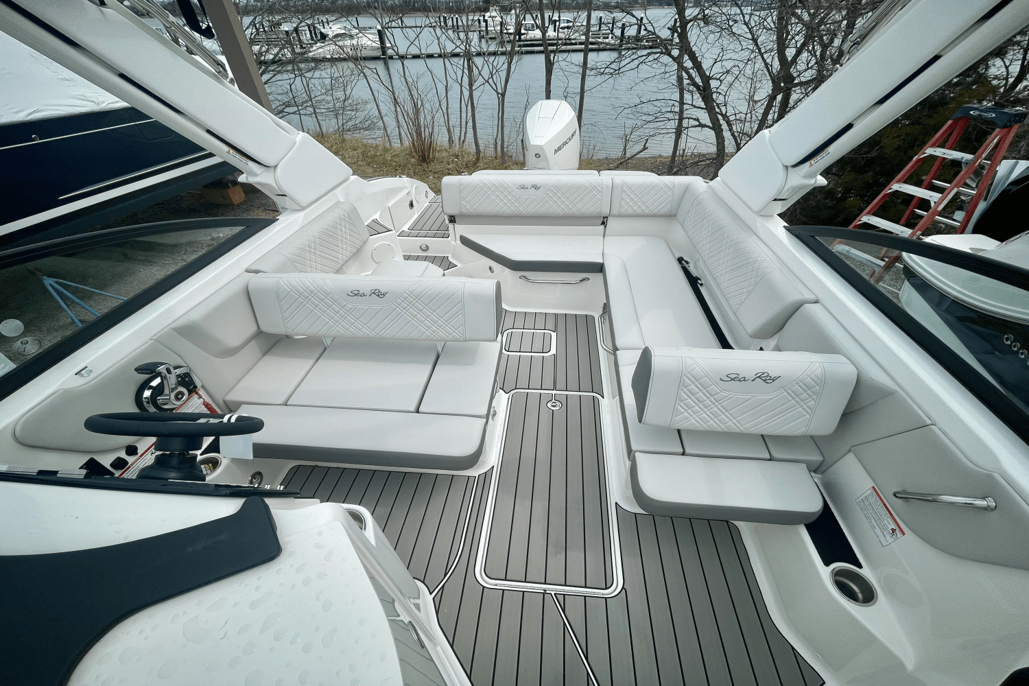 Slide: The Image of Sea Ray SDX 250 Outboard 2025 - 19