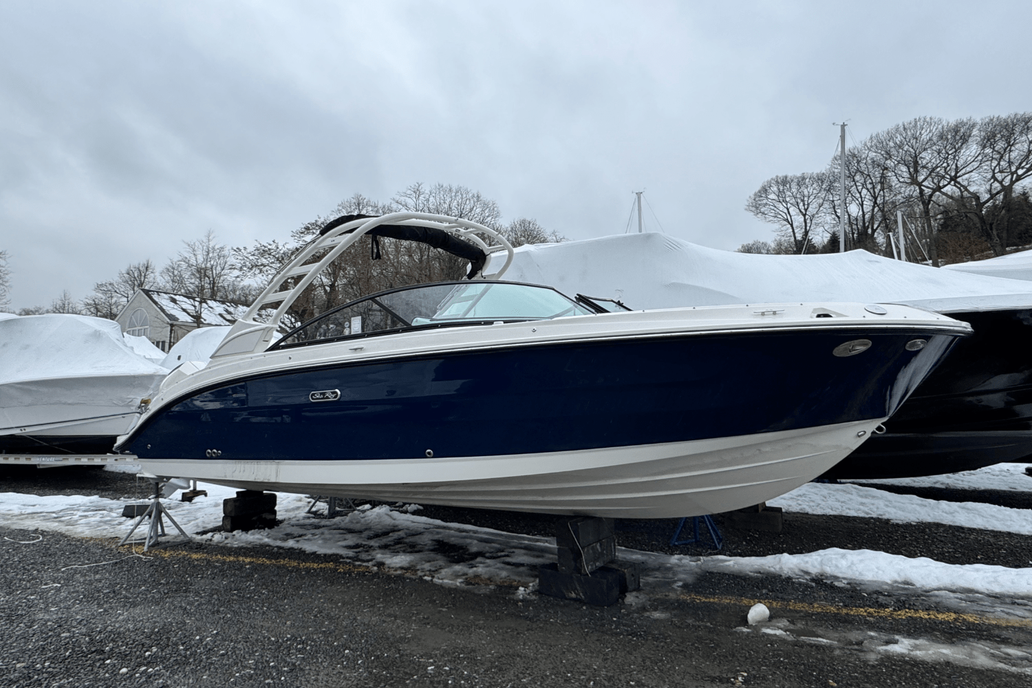 Slide: The Image of Sea Ray SDX 250 Outboard 2025 - 2