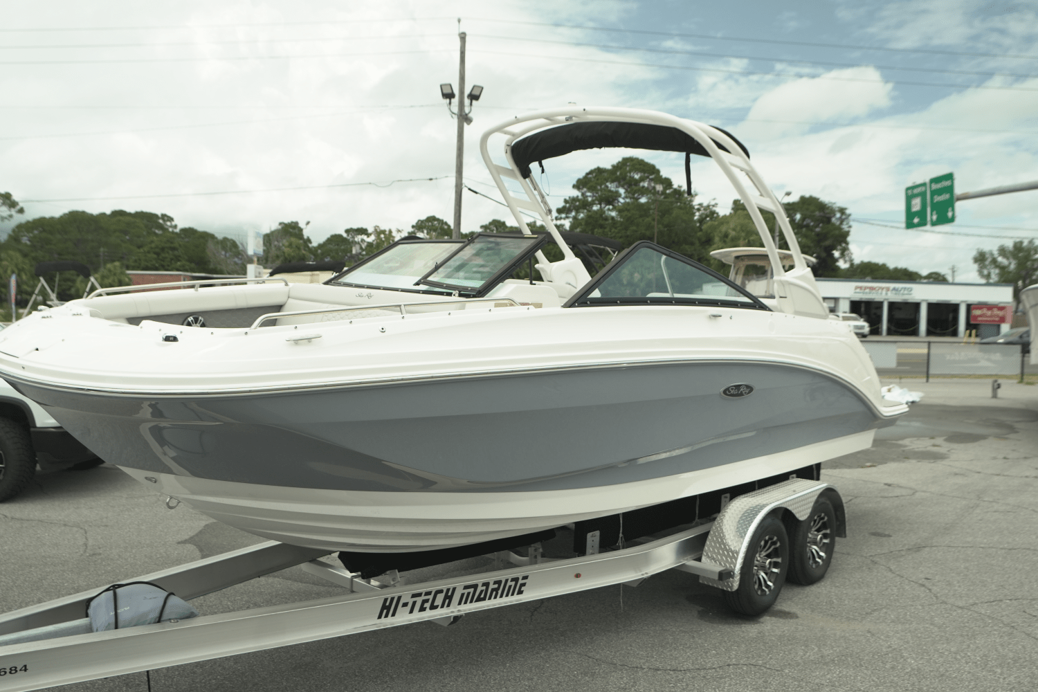 Slide: The Image of Sea Ray SDX 250 Outboard 2025 - 2