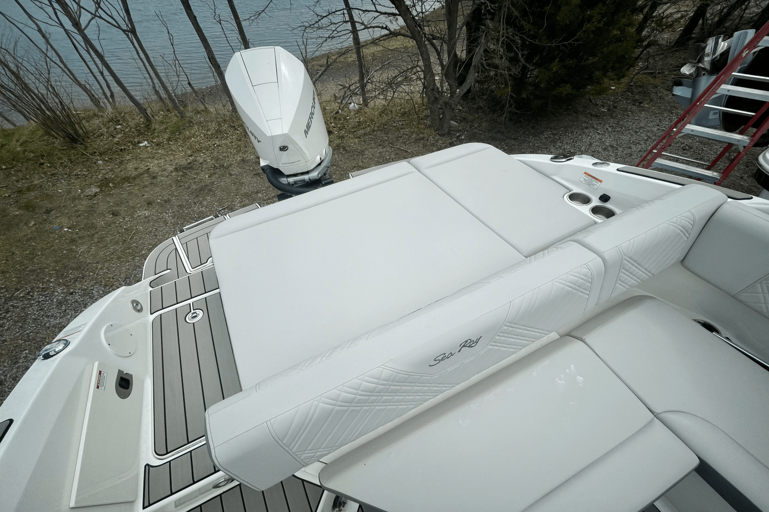 Slide: The Image of Sea Ray SDX 250 Outboard 2025 - 2