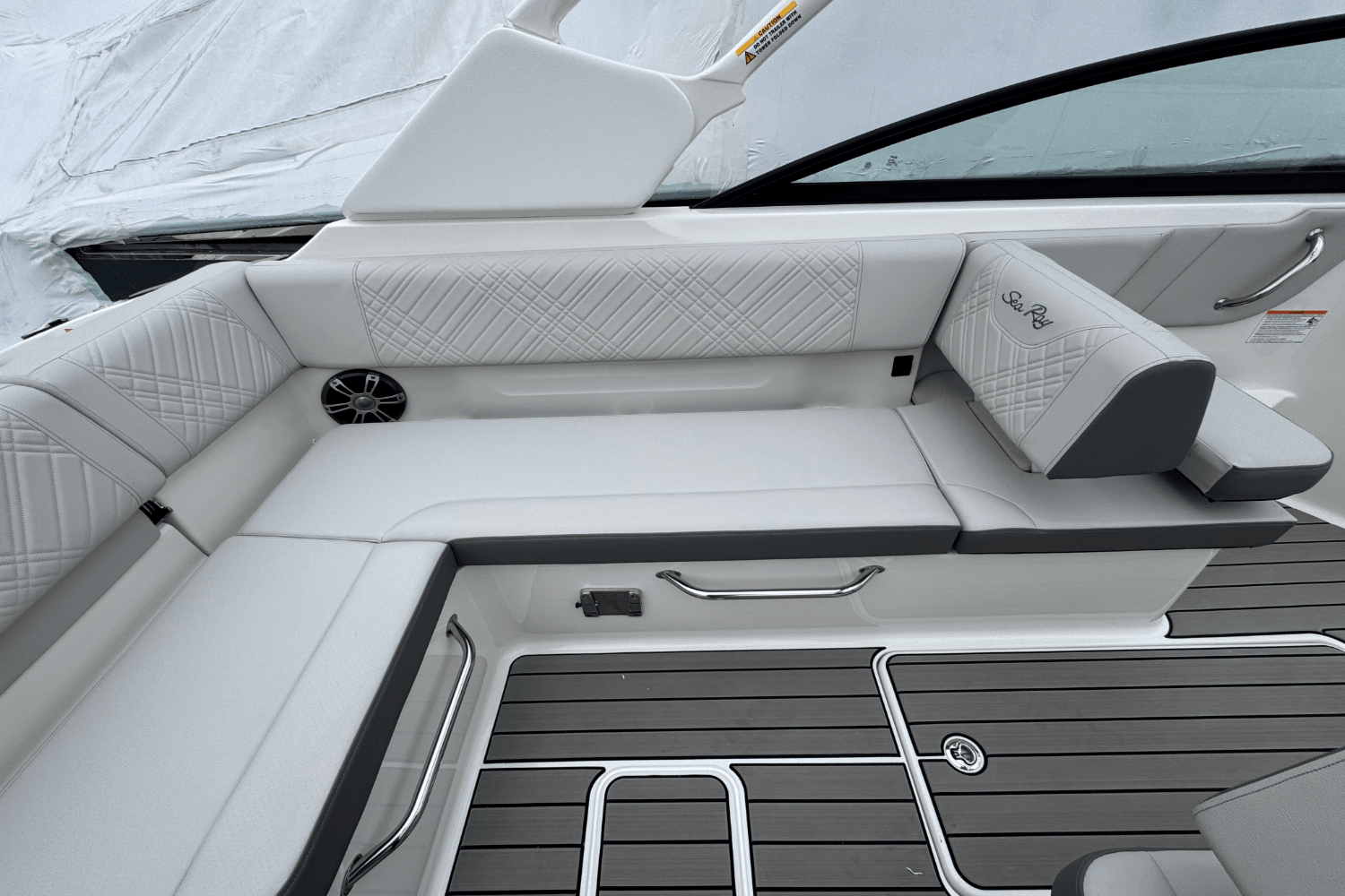 Slide: The Image of Sea Ray SDX 250 Outboard 2025 - 20