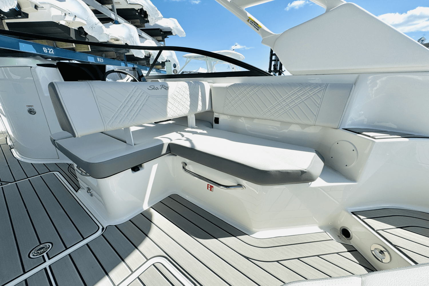 Slide: The Image of Sea Ray SDX 250 Outboard 2025 - 20