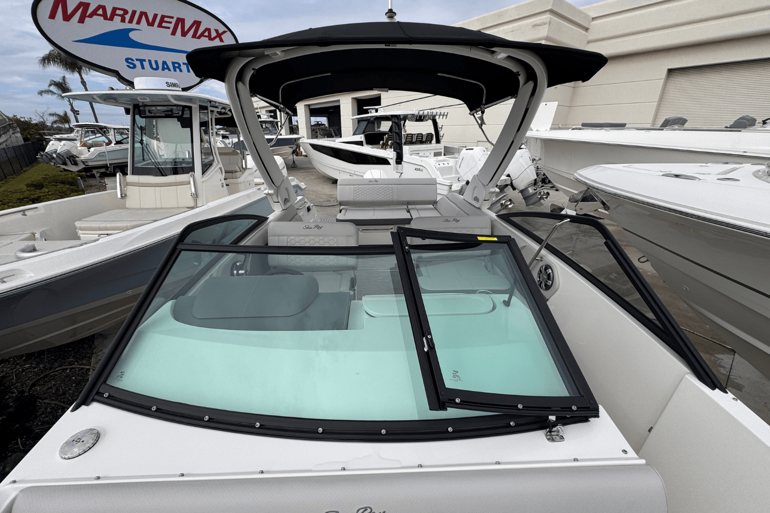 Slide: The Image of Sea Ray SDX 250 Outboard 2025 - 20