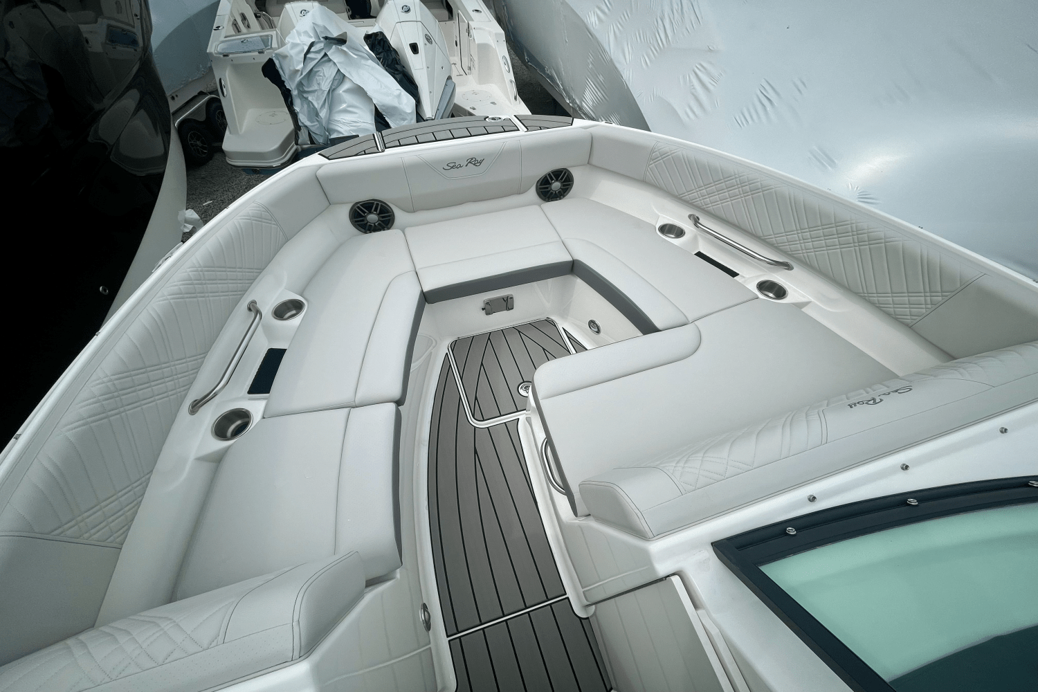 Slide: The Image of Sea Ray SDX 250 Outboard 2025 - 20