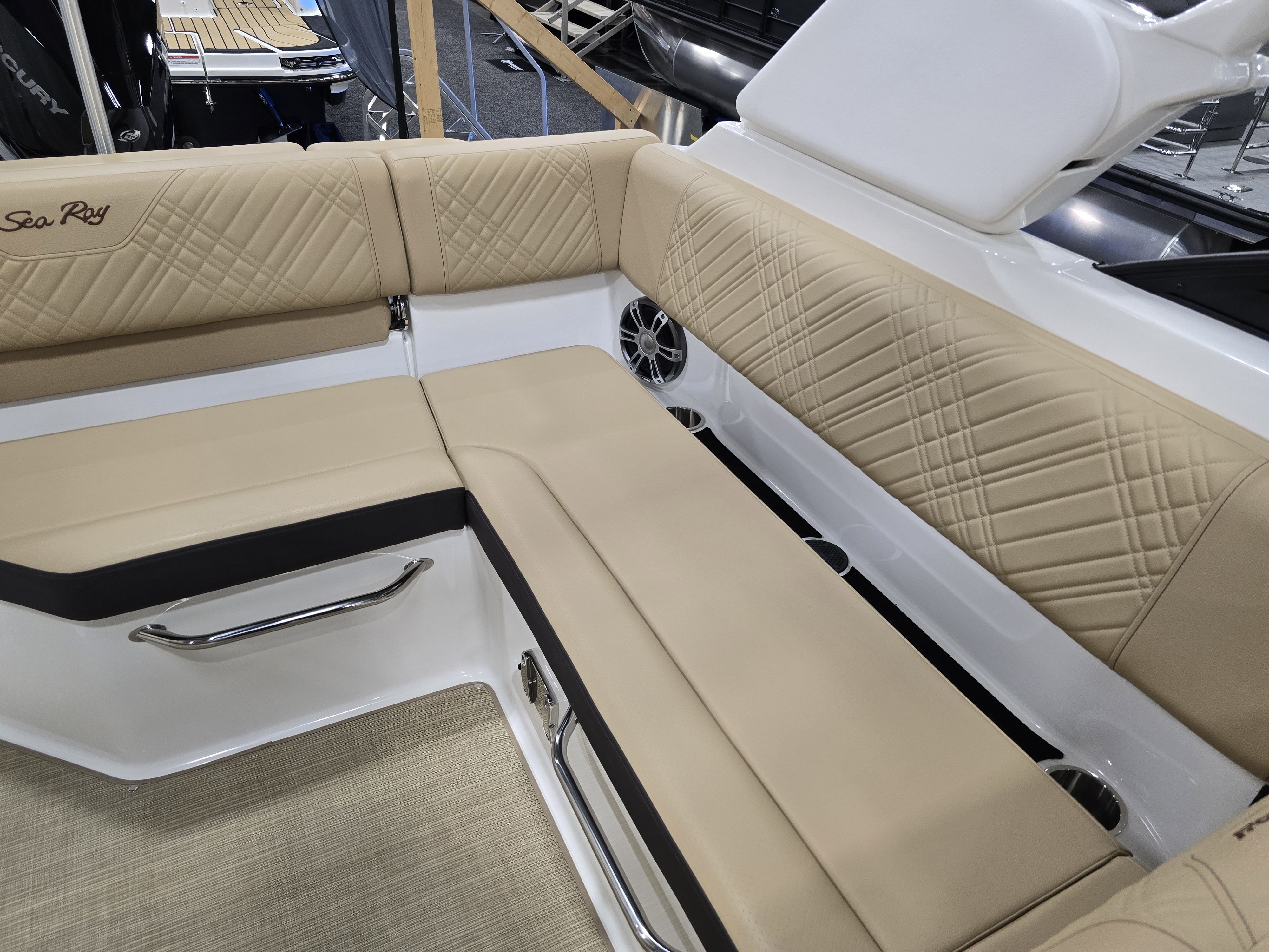 Slide: The Image of Sea Ray SDX 250 Outboard 2025 - 21