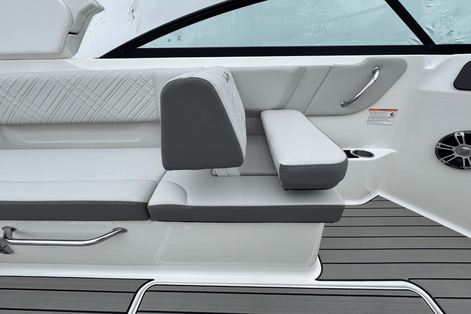 Slide: The Image of Sea Ray SDX 250 Outboard 2025 - 21
