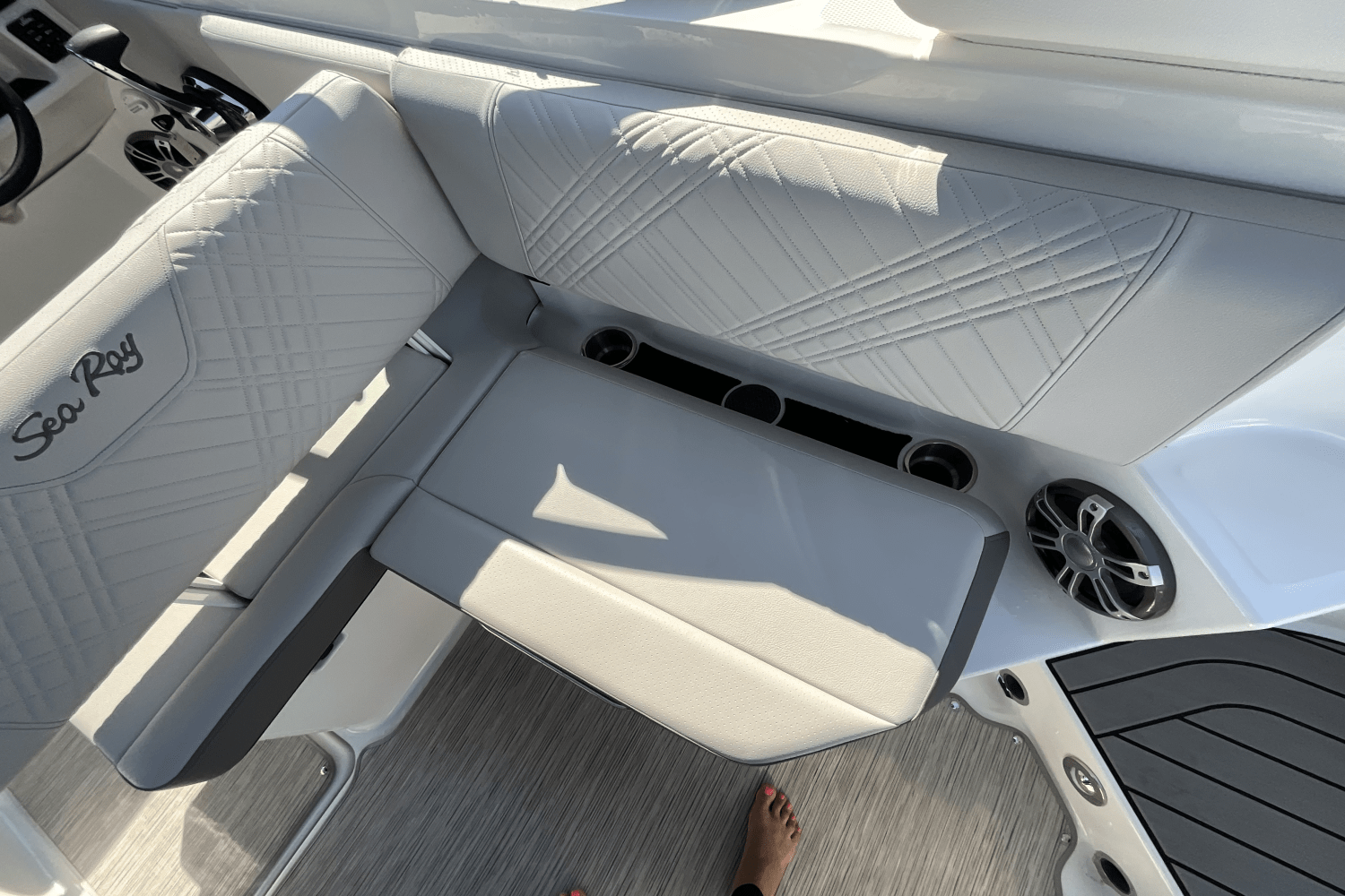 Slide: The Image of Sea Ray SDX 250 Outboard 2025 - 21