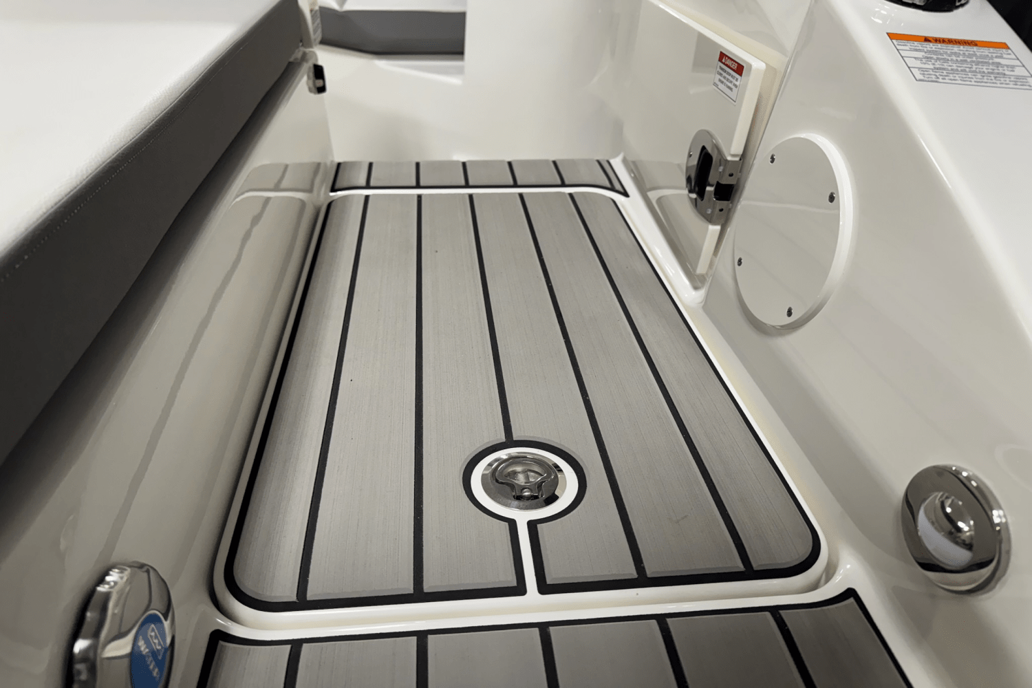 Slide: The Image of Sea Ray SDX 250 Outboard 2025 - 21
