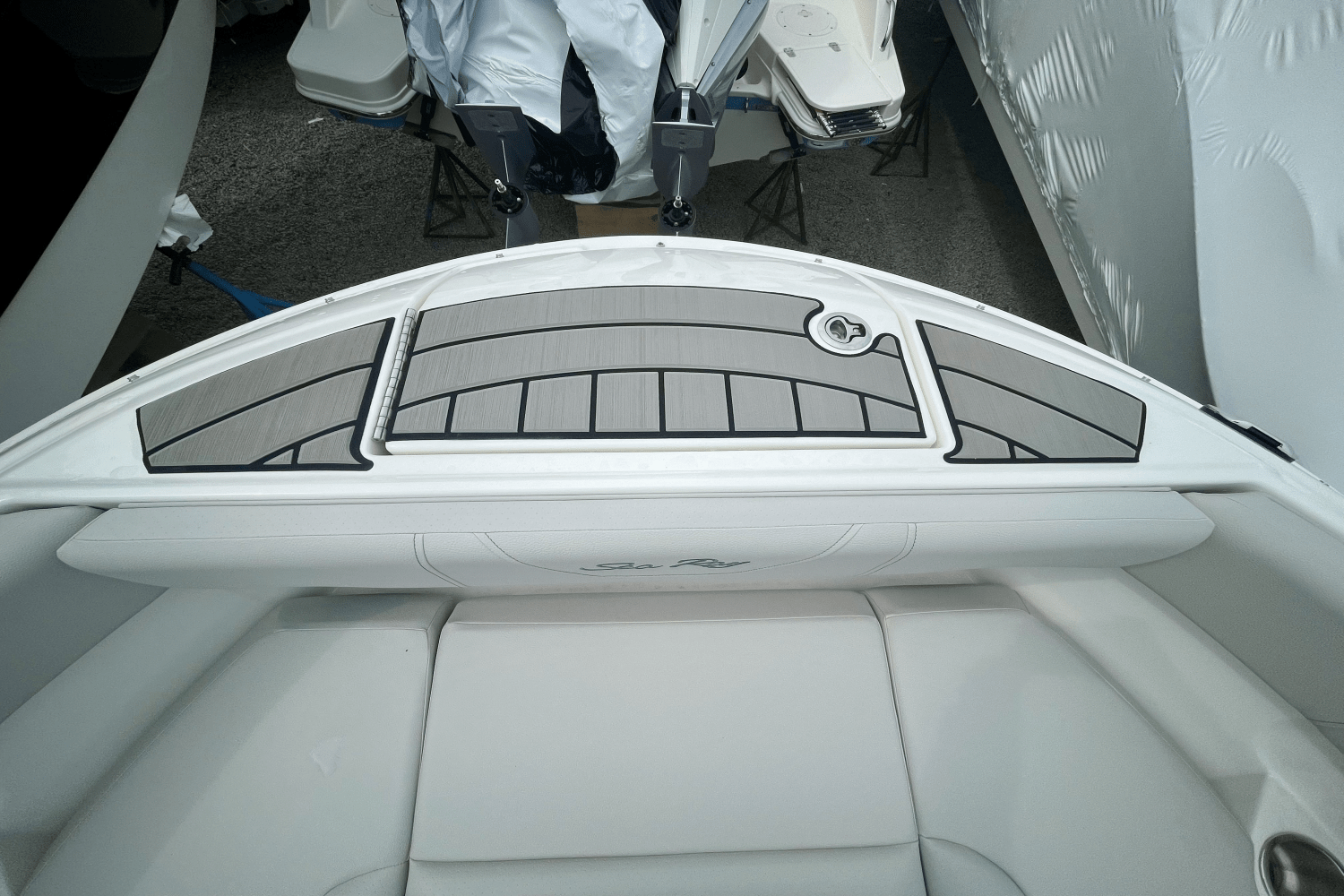 Slide: The Image of Sea Ray SDX 250 Outboard 2025 - 21