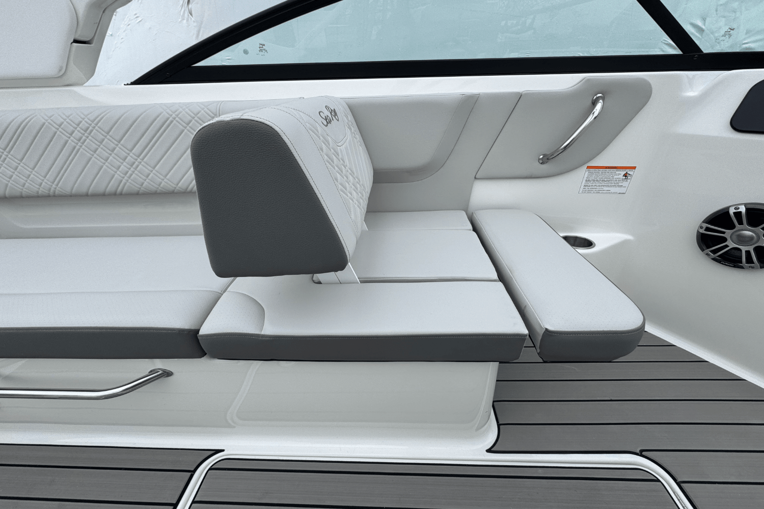 Slide: The Image of Sea Ray SDX 250 Outboard 2025 - 22