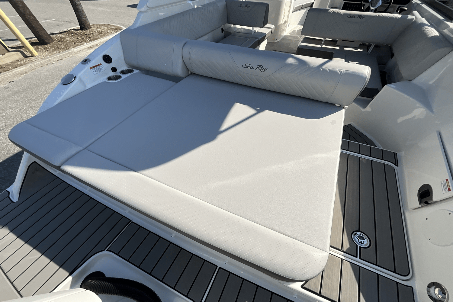 Slide: The Image of Sea Ray SDX 250 Outboard 2025 - 22