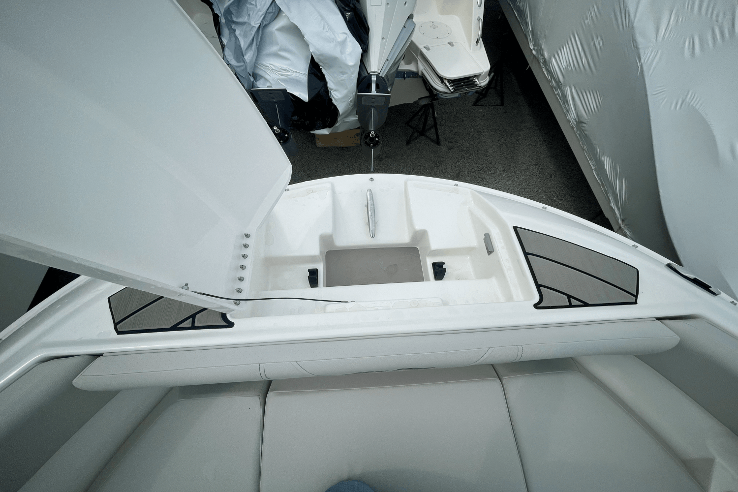Slide: The Image of Sea Ray SDX 250 Outboard 2025 - 22