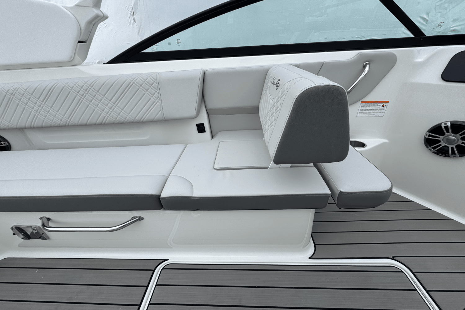 Slide: The Image of Sea Ray SDX 250 Outboard 2025 - 23