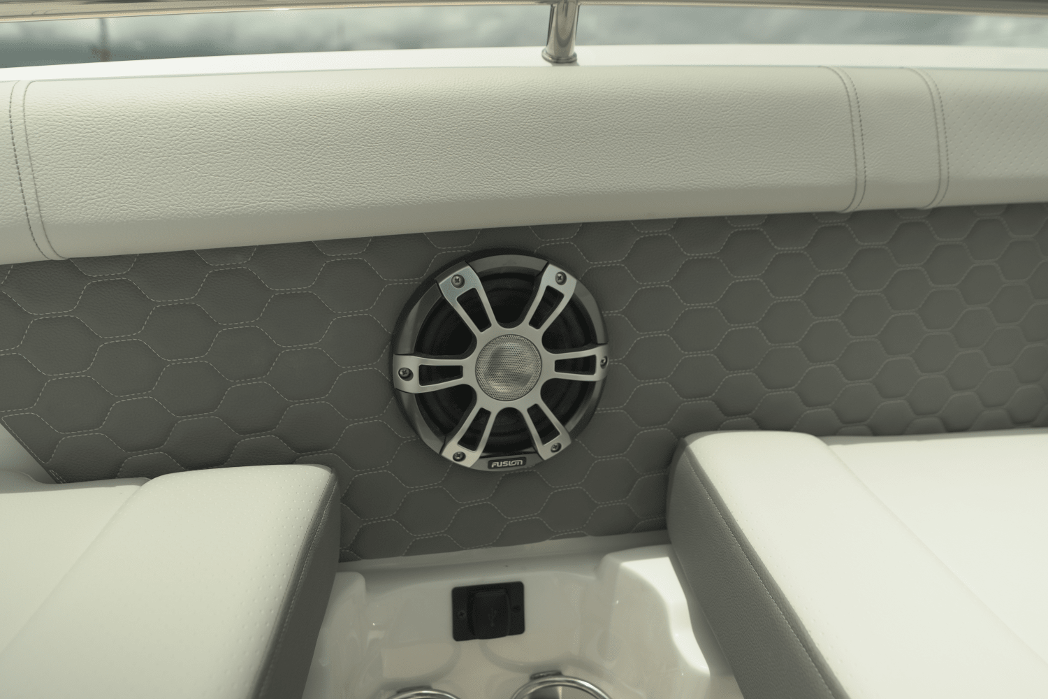 Slide: The Image of Sea Ray SDX 250 Outboard 2025 - 23