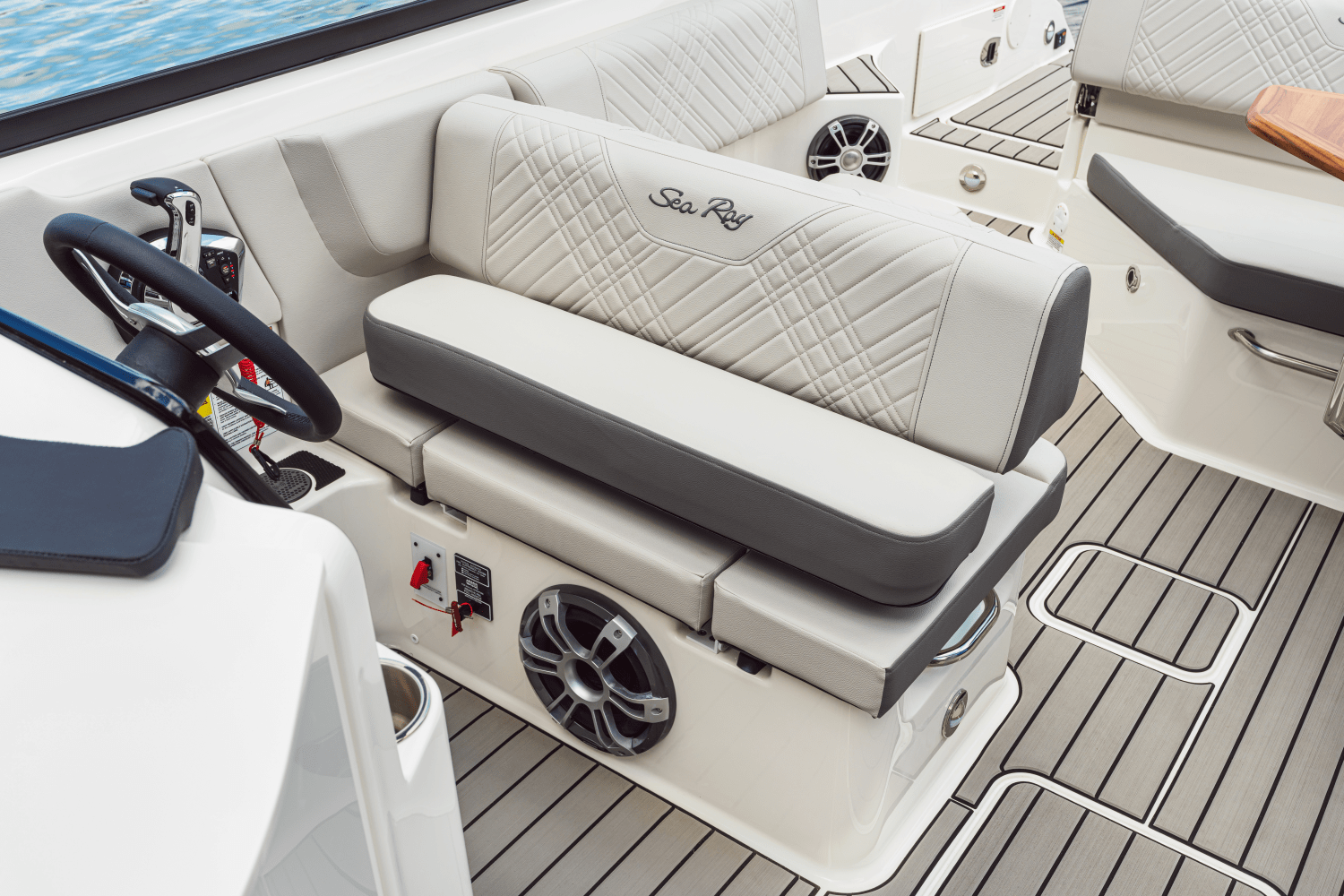 Slide: The Image of Sea Ray SDX 250 Outboard 2025 - 23
