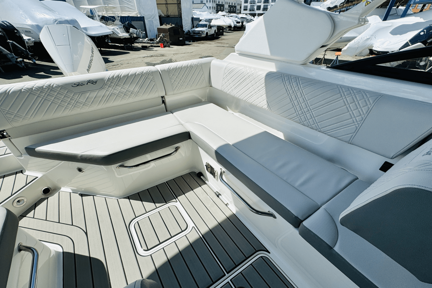 Slide: The Image of Sea Ray SDX 250 Outboard 2025 - 23