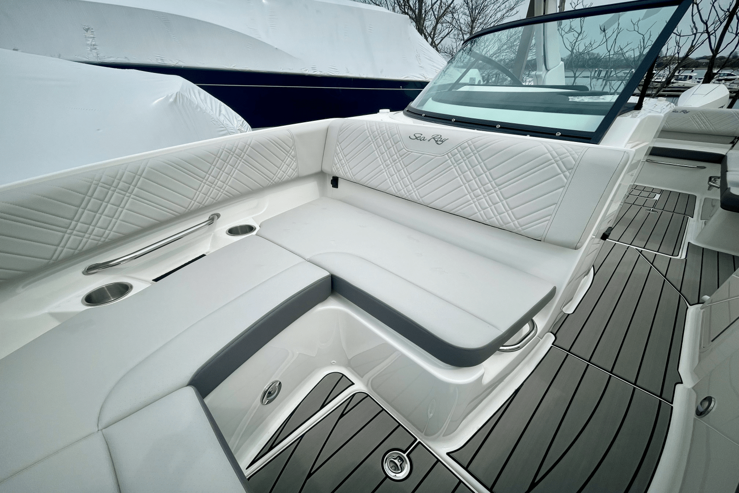 Slide: The Image of Sea Ray SDX 250 Outboard 2025 - 23