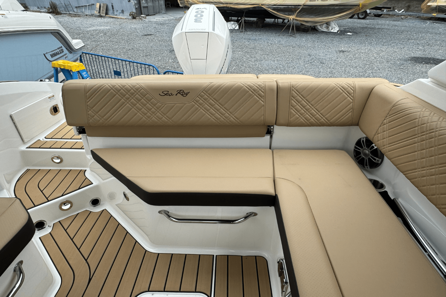 Slide: The Image of Sea Ray SDX 250 Outboard 2025 - 24