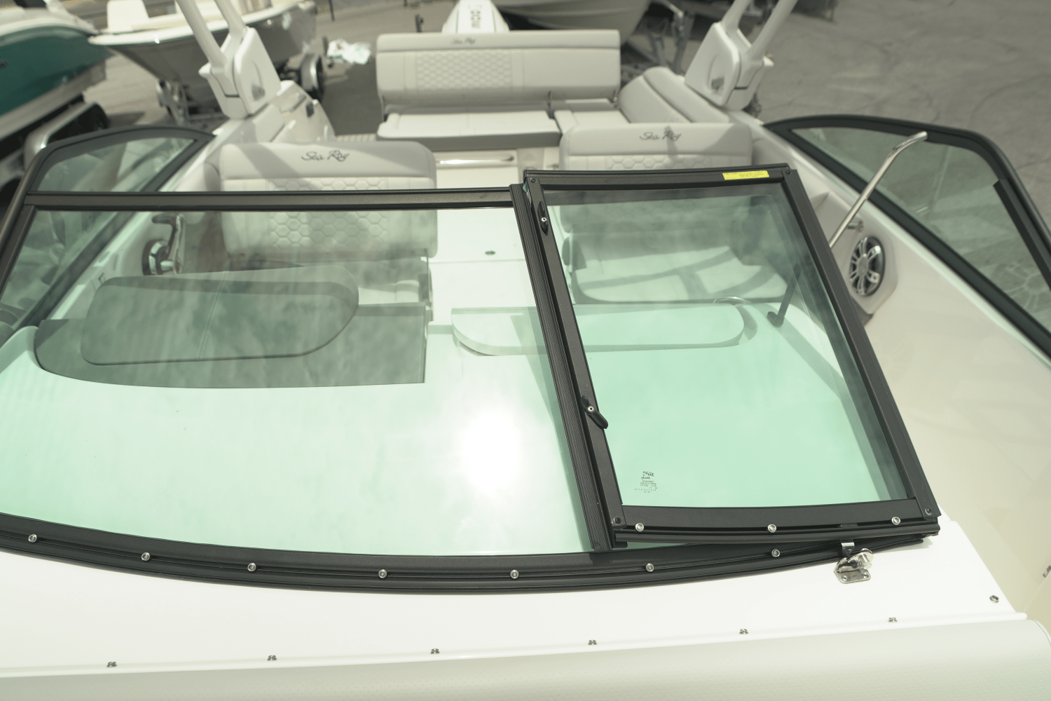 Slide: The Image of Sea Ray SDX 250 Outboard 2025 - 24