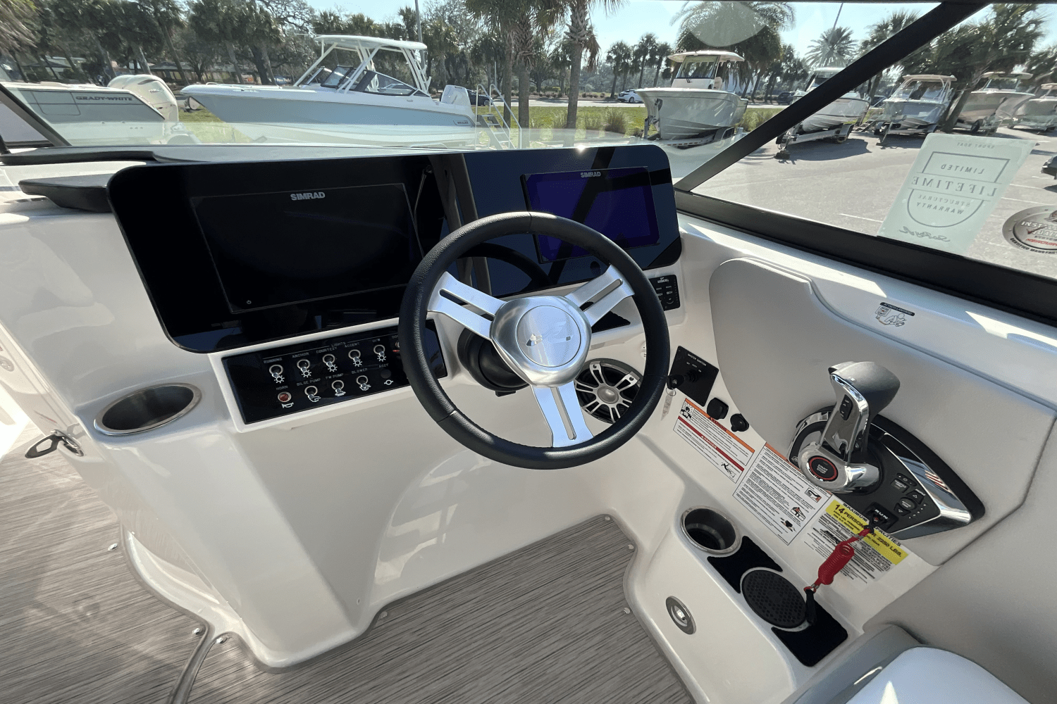 Slide: The Image of Sea Ray SDX 250 Outboard 2025 - 24