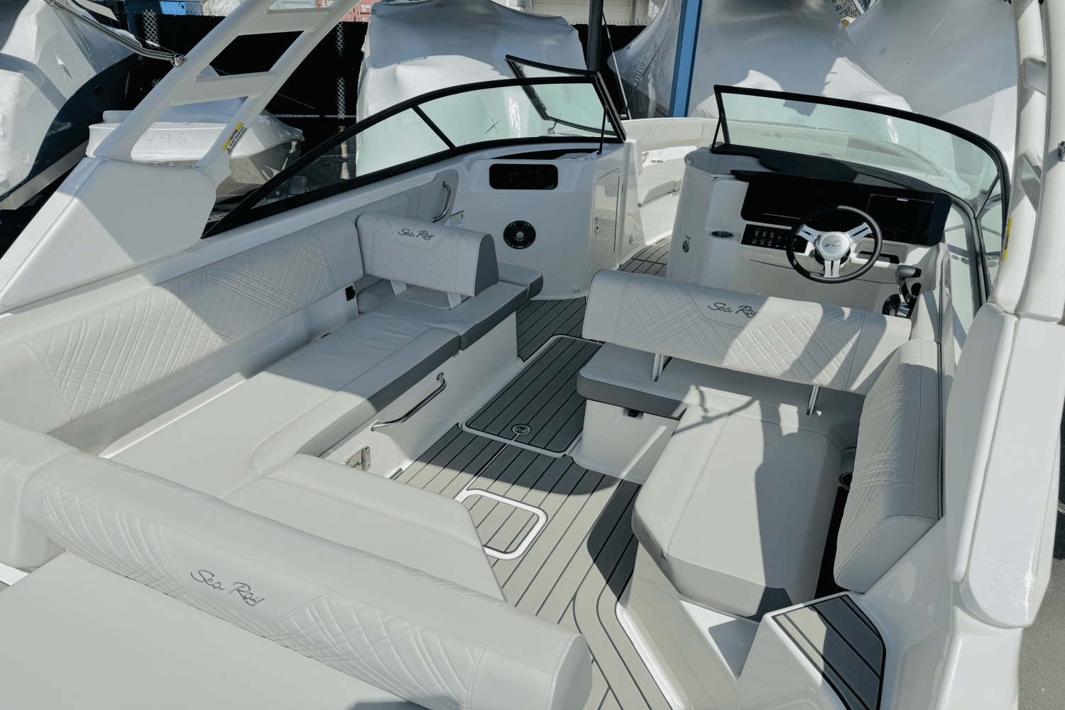 Slide: The Image of Sea Ray SDX 250 Outboard 2025 - 24