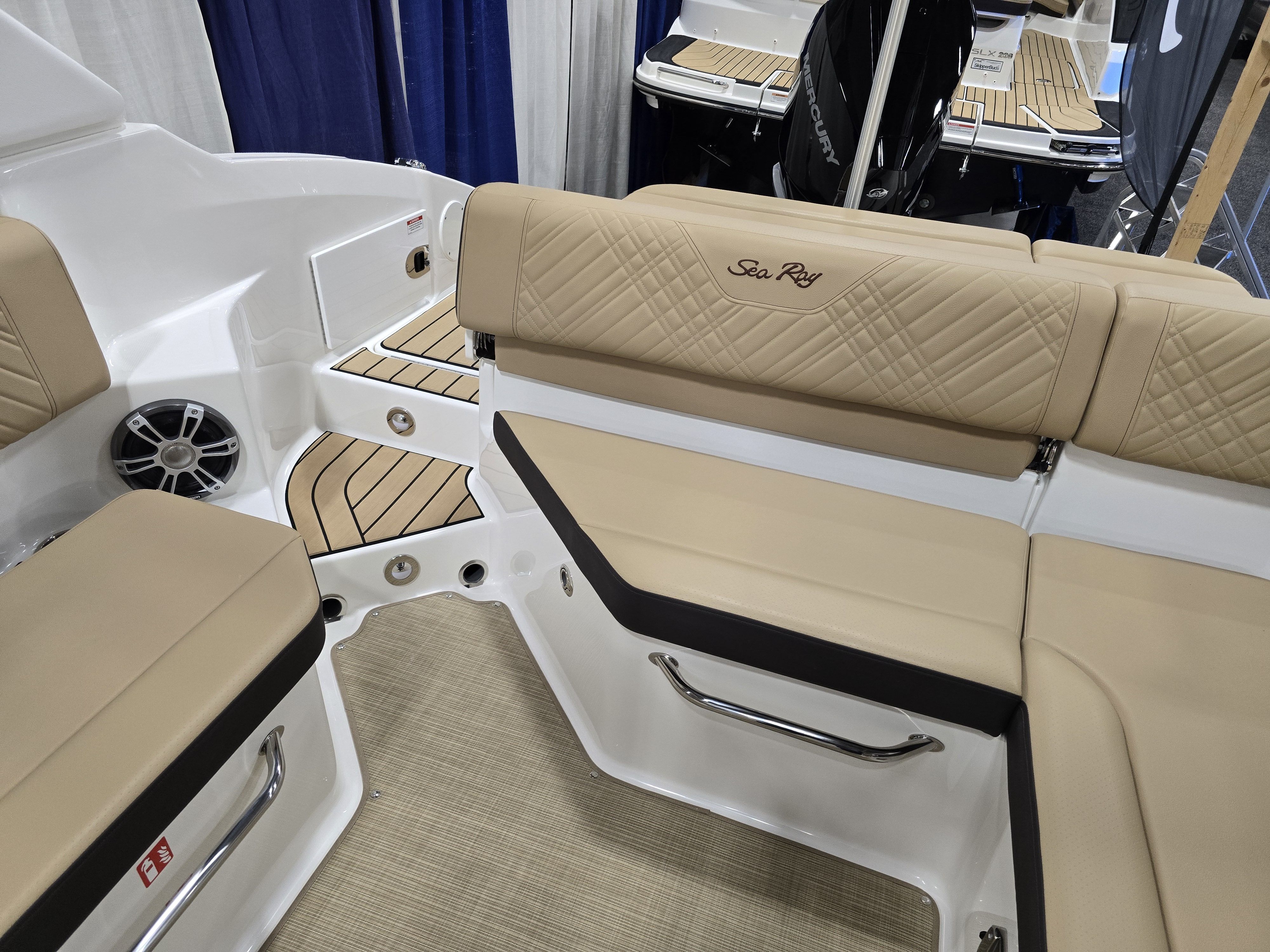 Slide: The Image of Sea Ray SDX 250 Outboard 2025 - 25