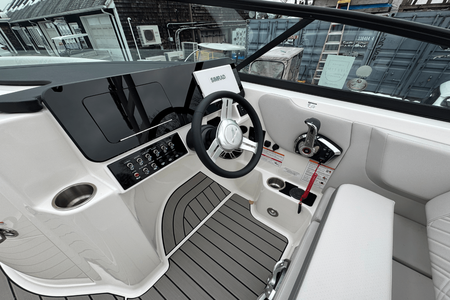 Slide: The Image of Sea Ray SDX 250 Outboard 2025 - 25