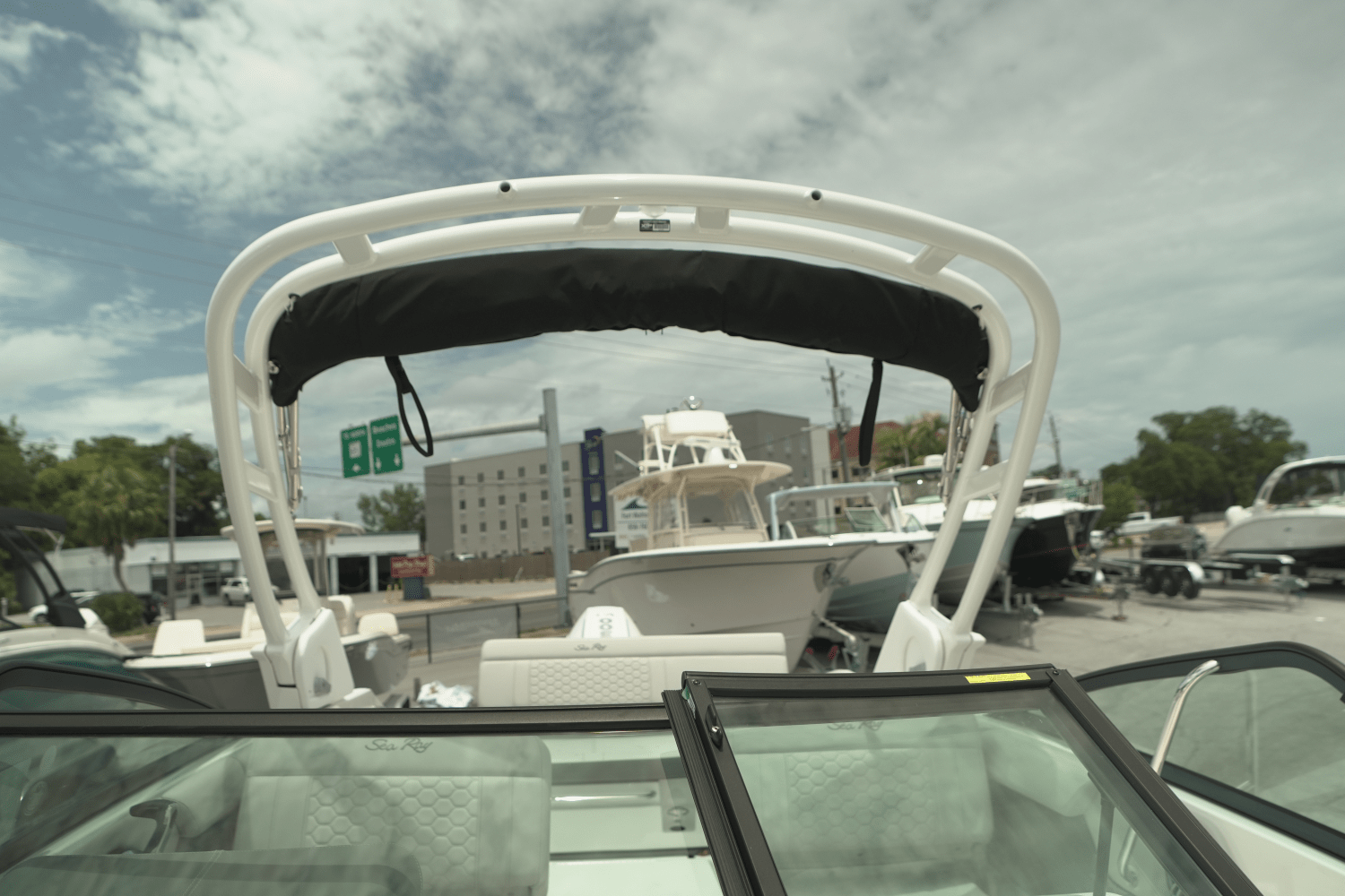 Slide: The Image of Sea Ray SDX 250 Outboard 2025 - 25