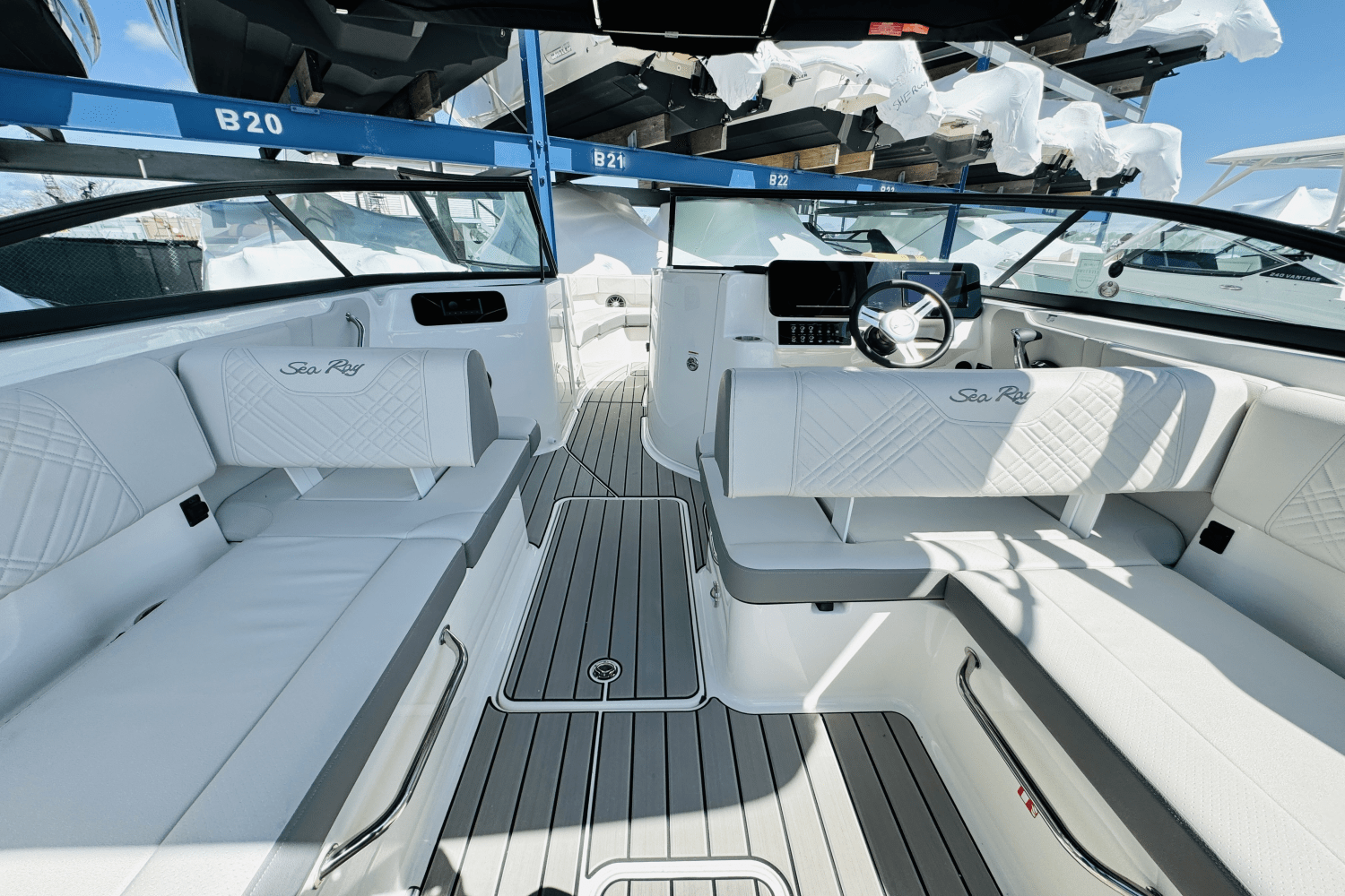 Slide: The Image of Sea Ray SDX 250 Outboard 2025 - 25
