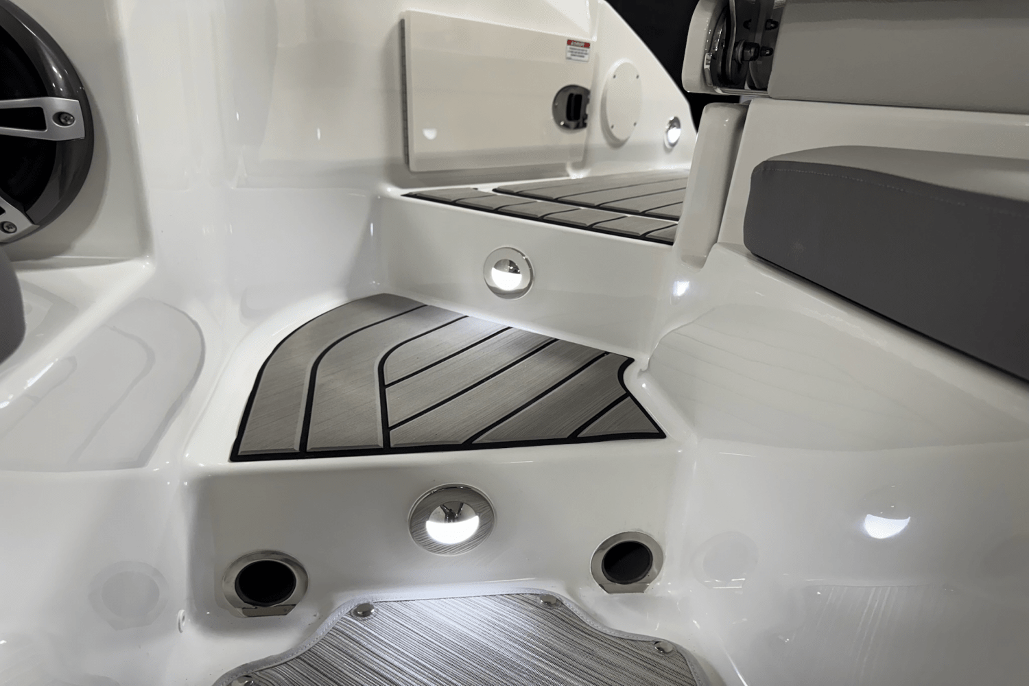 Slide: The Image of Sea Ray SDX 250 Outboard 2025 - 25