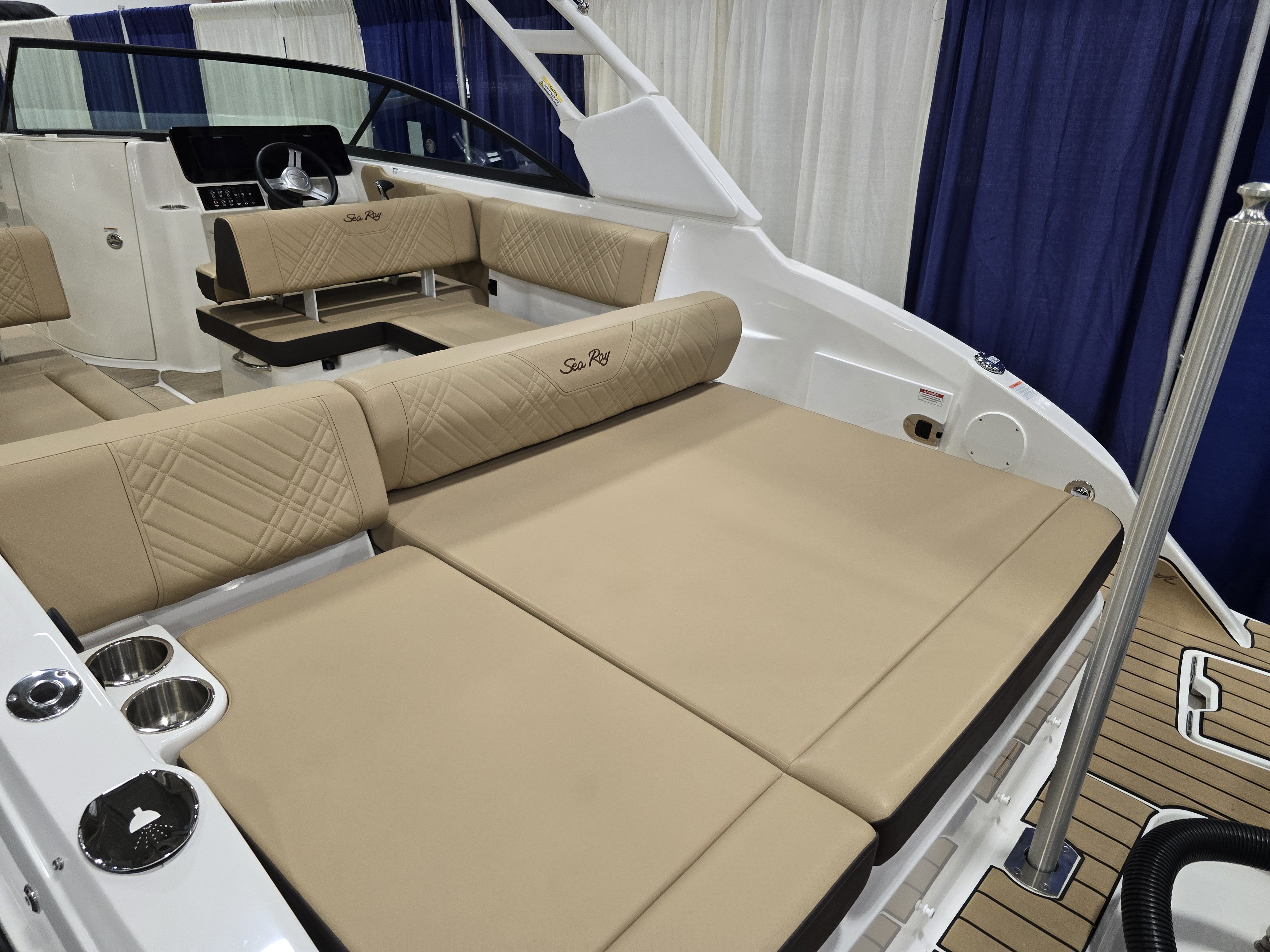 Slide: The Image of Sea Ray SDX 250 Outboard 2025 - 27