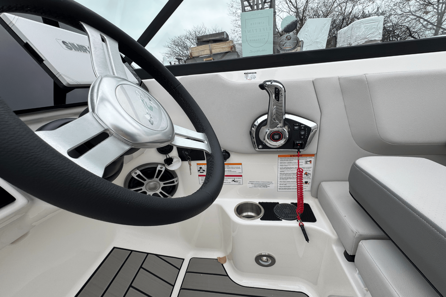 Slide: The Image of Sea Ray SDX 250 Outboard 2025 - 27