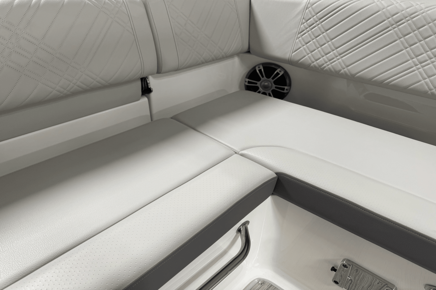 Slide: The Image of Sea Ray SDX 250 Outboard 2025 - 27