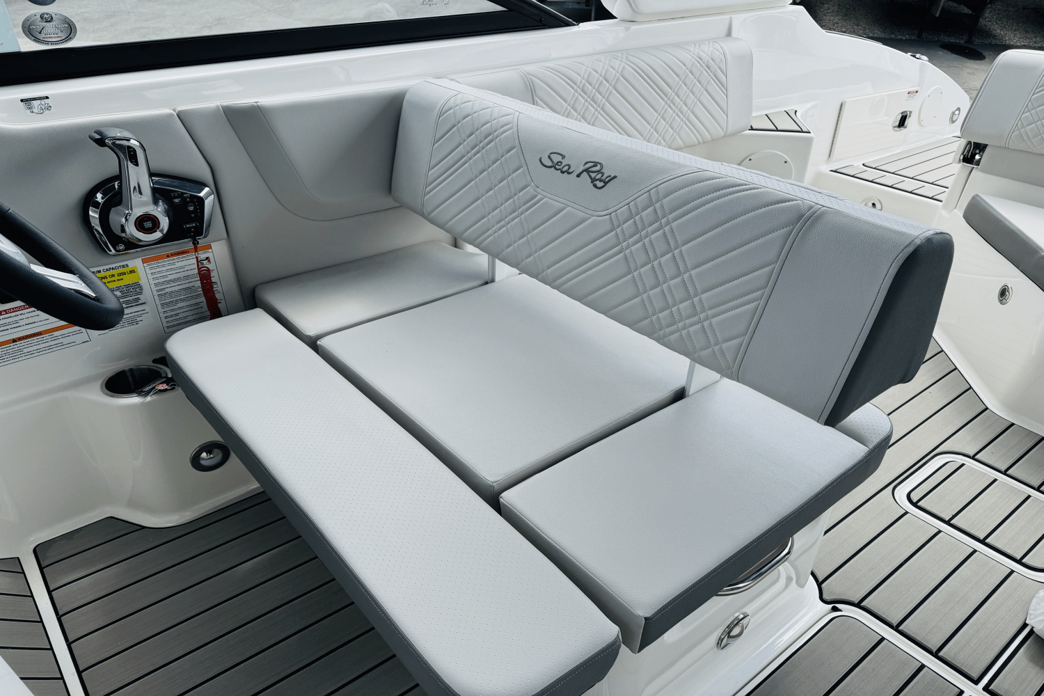 Slide: The Image of Sea Ray SDX 250 Outboard 2025 - 27