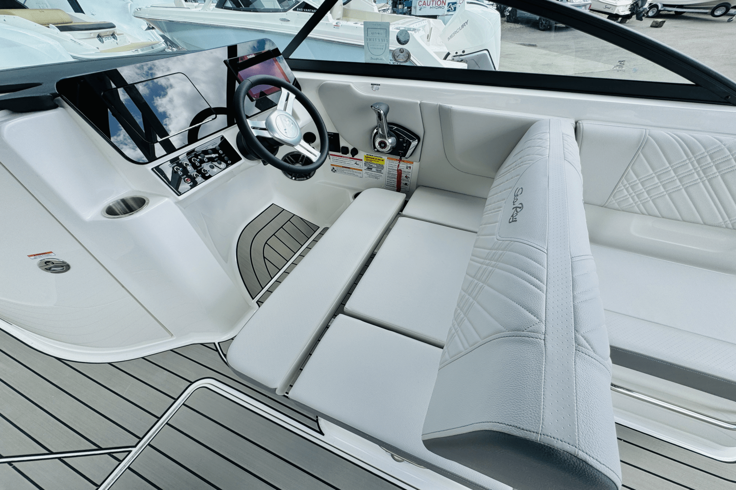 Slide: The Image of Sea Ray SDX 250 Outboard 2025 - 28