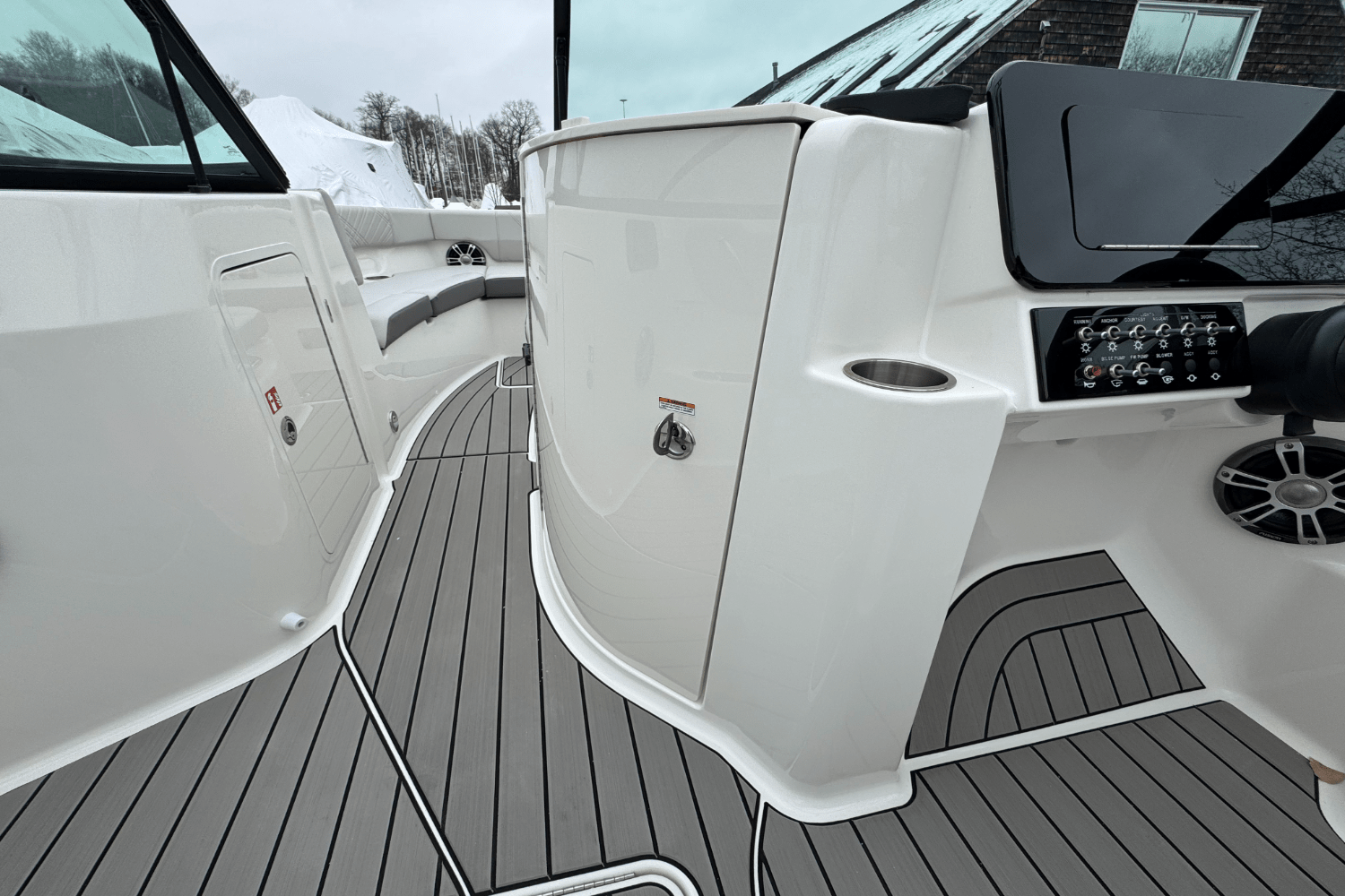 Slide: The Image of Sea Ray SDX 250 Outboard 2025 - 29