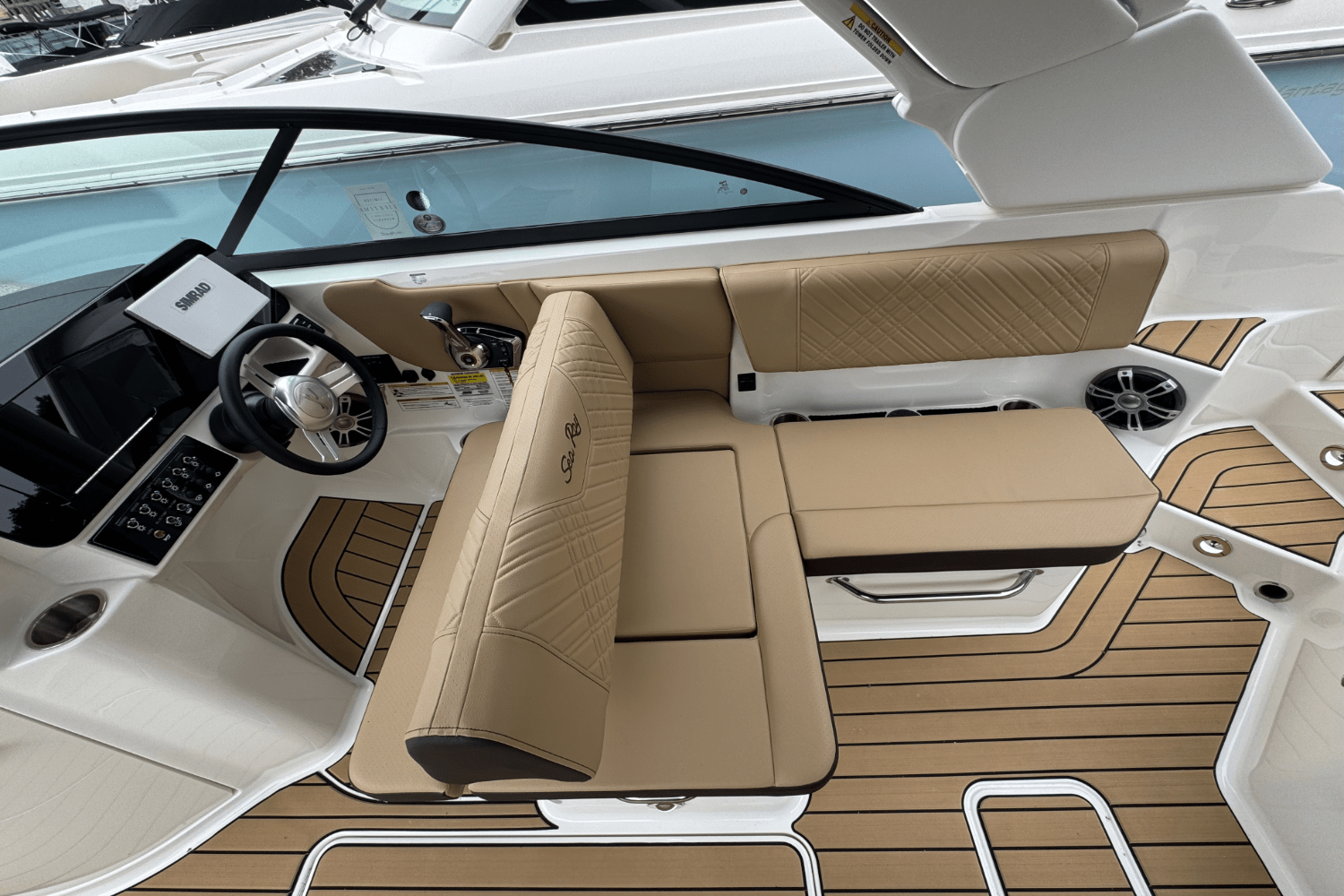 Slide: The Image of Sea Ray SDX 250 Outboard 2025 - 29