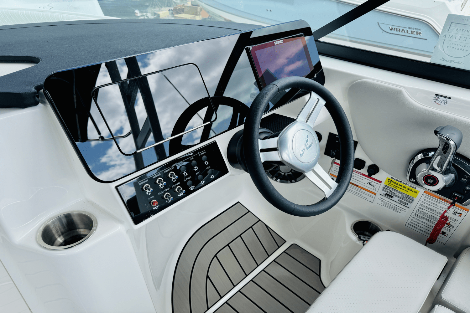 Slide: The Image of Sea Ray SDX 250 Outboard 2025 - 29